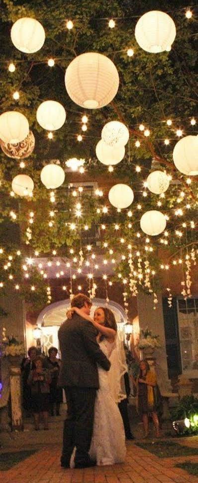 Photo romantique mariage, guirlande lumineuse 